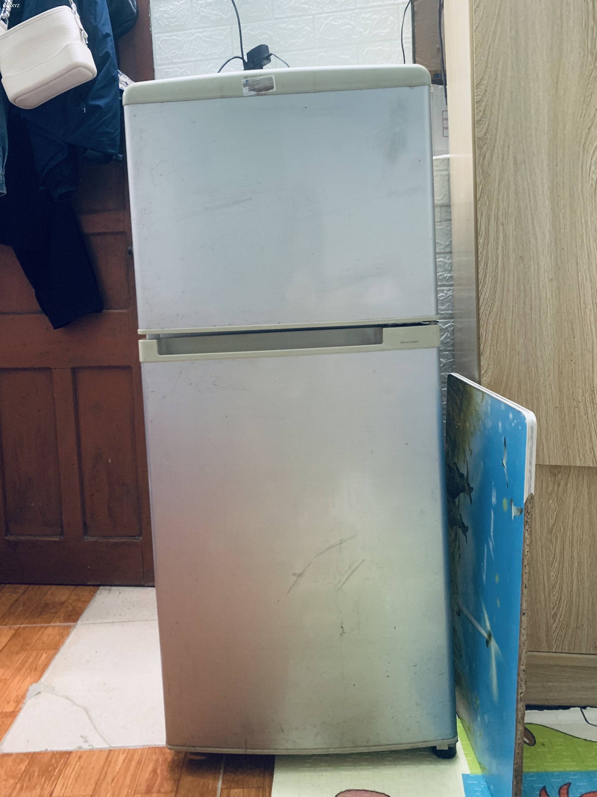 Tủ lạnh 120L làm đá nhanh vẫn sử dụng tốt bán gấp về quê