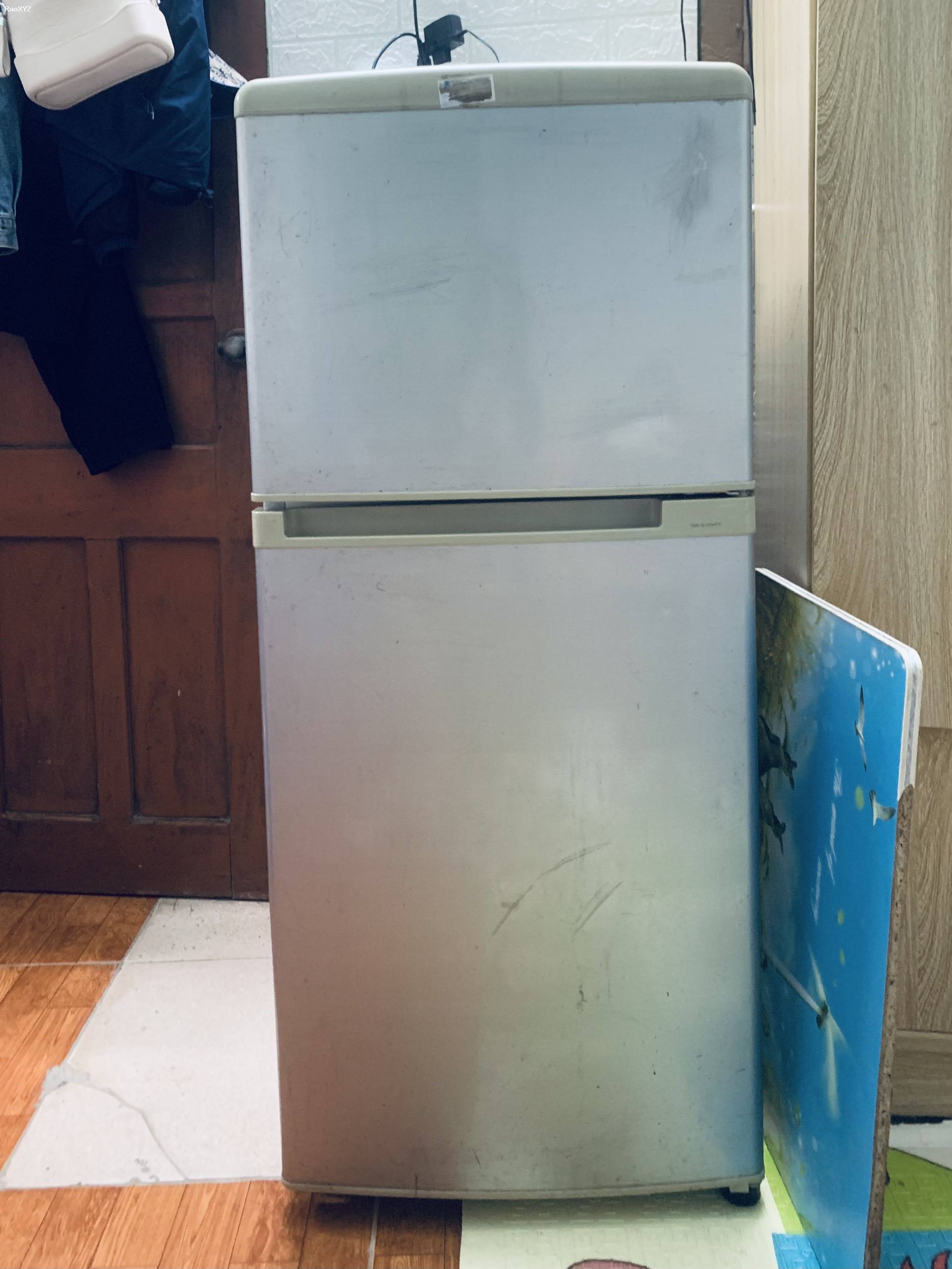 Tủ lạnh 120L làm đá nhanh vẫn sử dụng tốt bán gấp về quê