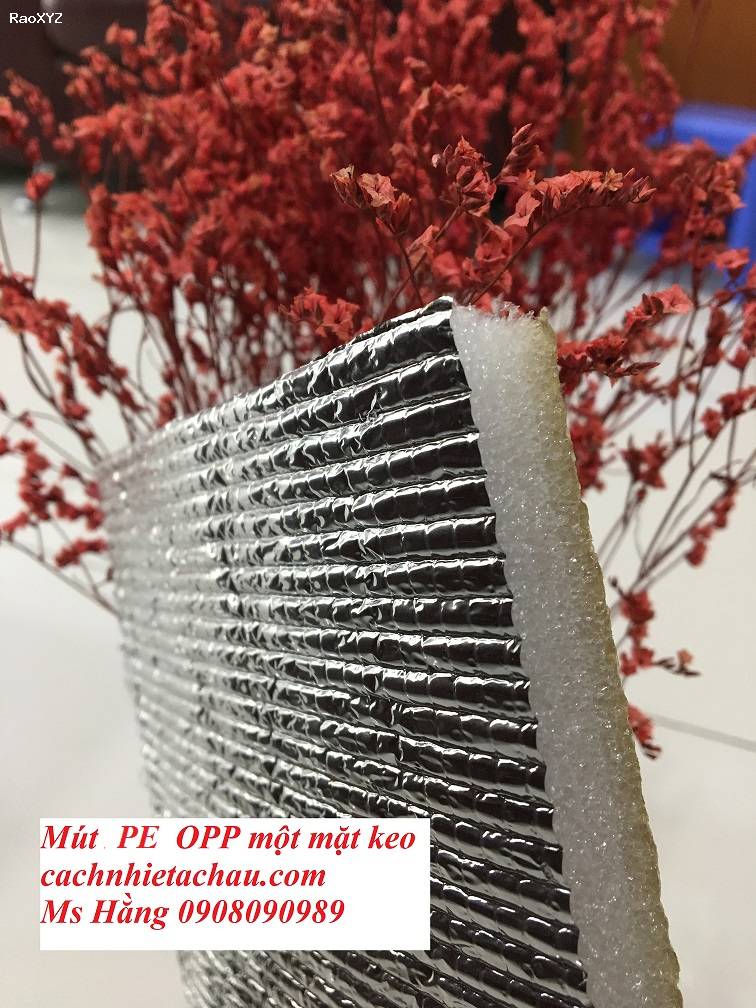 Cuộn mút xốp PE OPP có keo dán tiện dụng, cách nhiệt, giảm nóng cho mái tôn