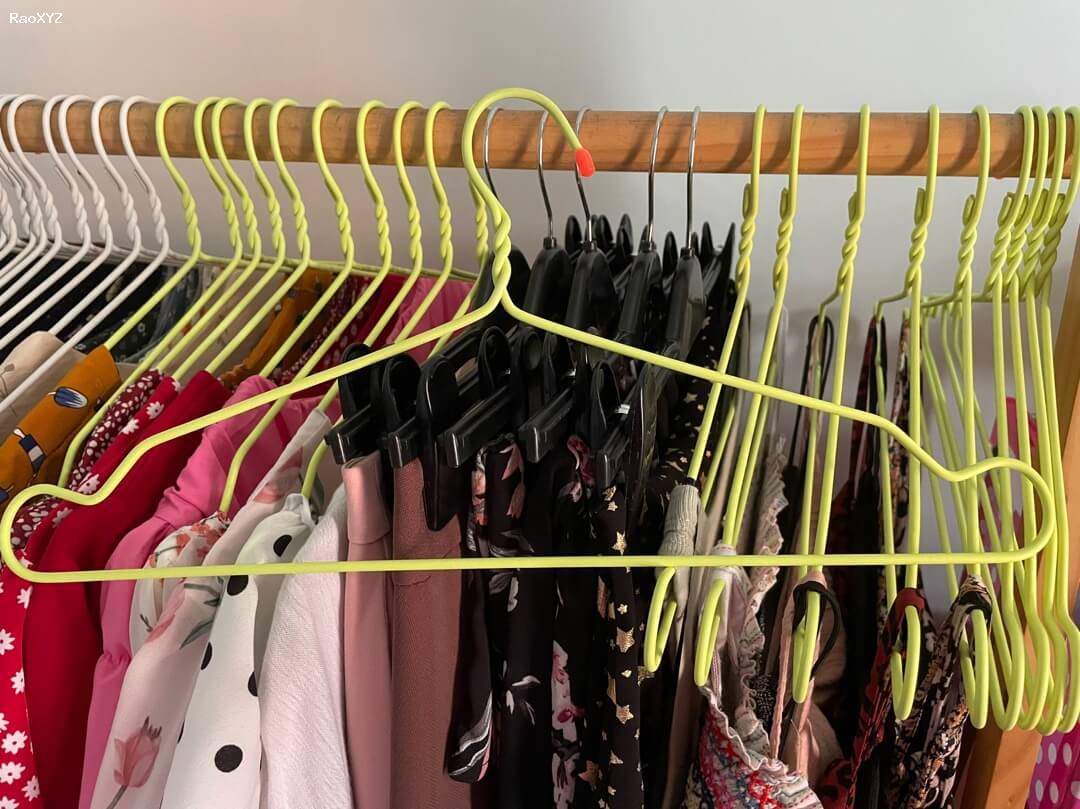 Móc nhựa treo quần áo thời trang shop gia sỉ  miễn phí vận chuyển -mochuagiasi