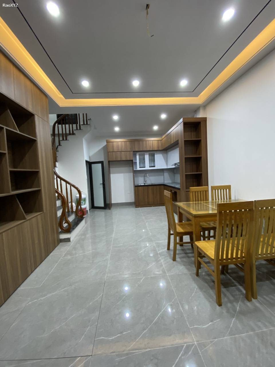 Nhà mời thuê tại Nguyễn Văn Cừ, Dt 45m, nhà 5 tầng, giá 14 triệu/ tháng.