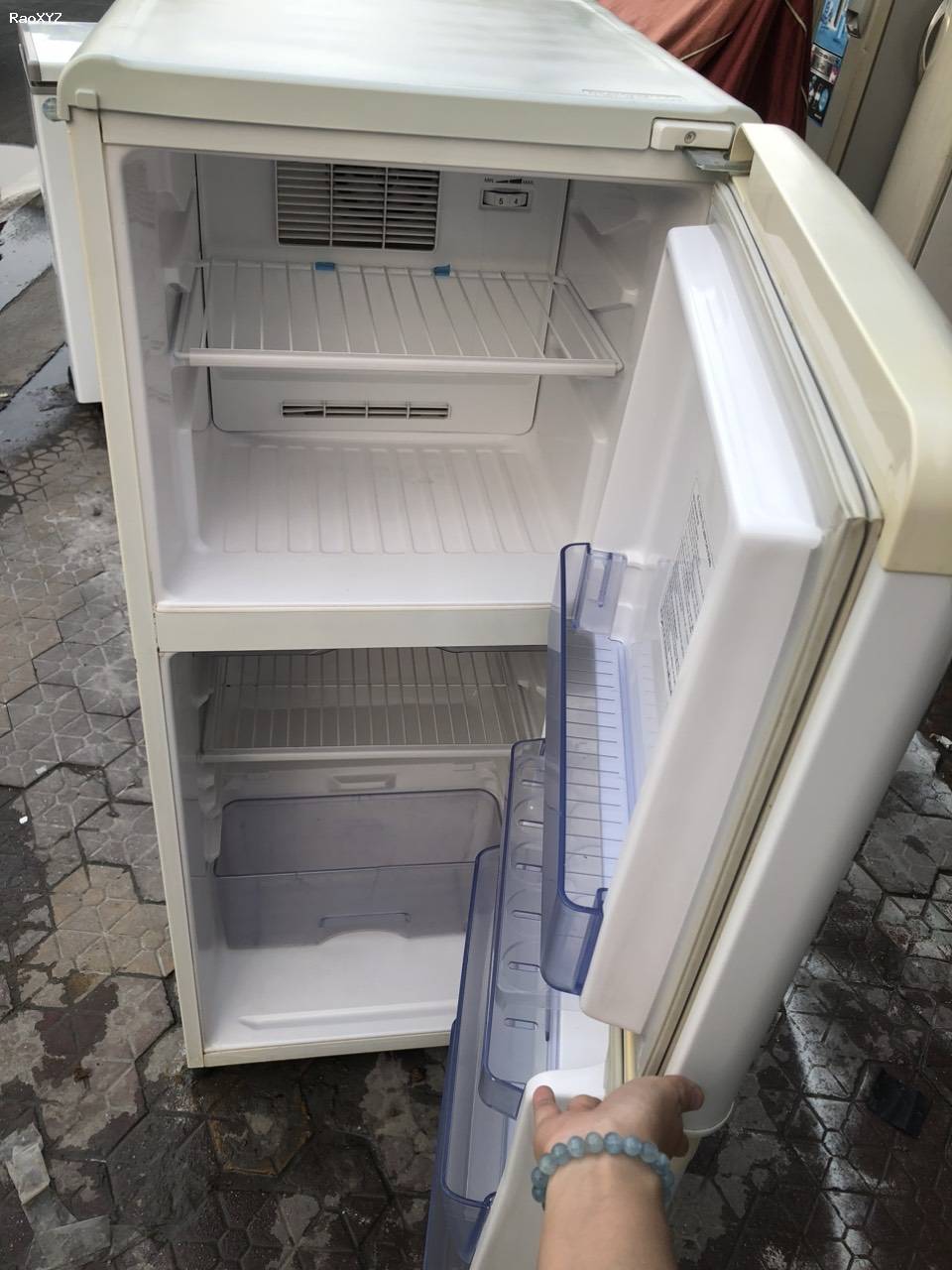 Tủ lạnh Toshiba 140lit không bám tuyết