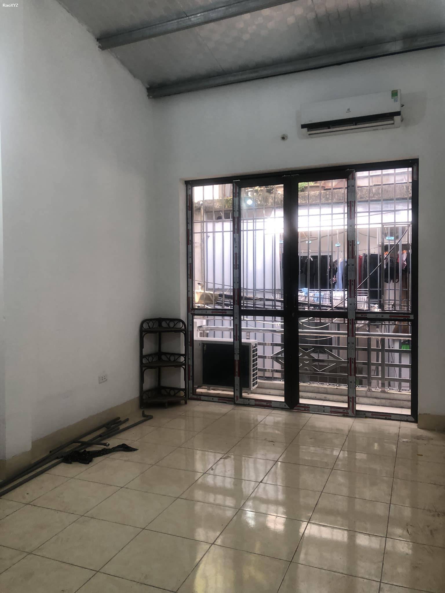 Cho thuê nhà Ngõ 3 gác Nguyễn Trãi- Thanh Xuân DT 45 m2 - 2 tầng -Giá 10Triệu (ctl)