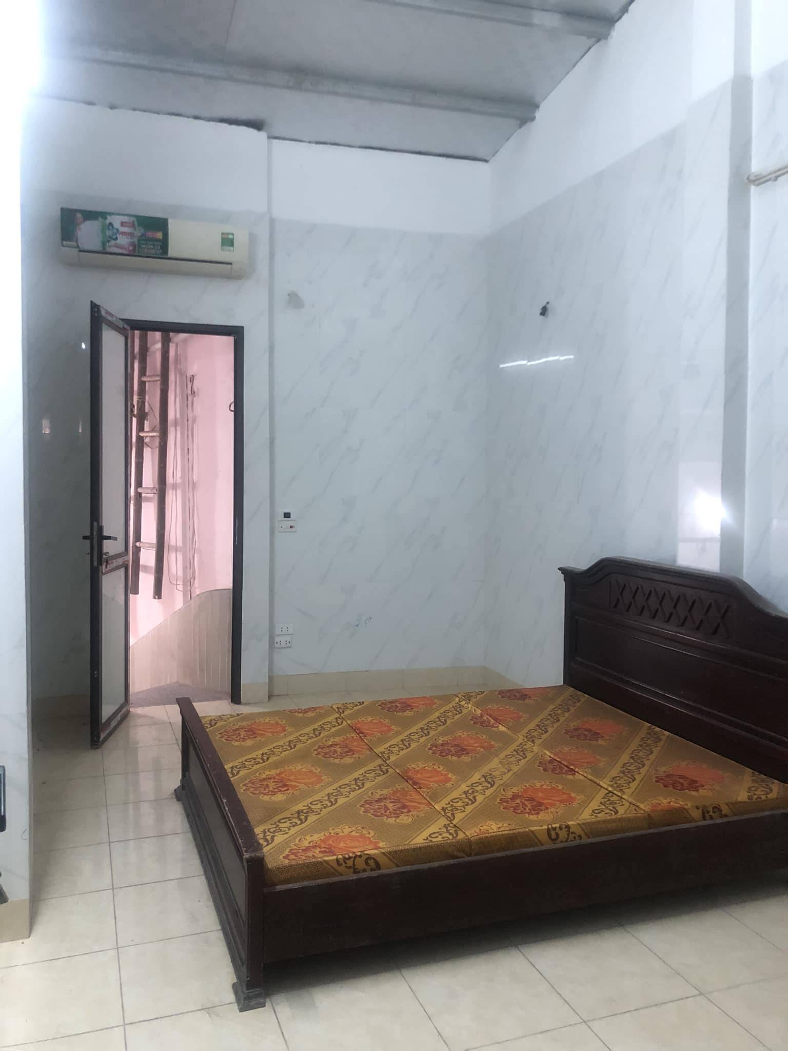 Cho thuê nhà Ngõ 3 gác Nguyễn Trãi- Thanh Xuân DT 45 m2 - 2 tầng -Giá 10Triệu (ctl)