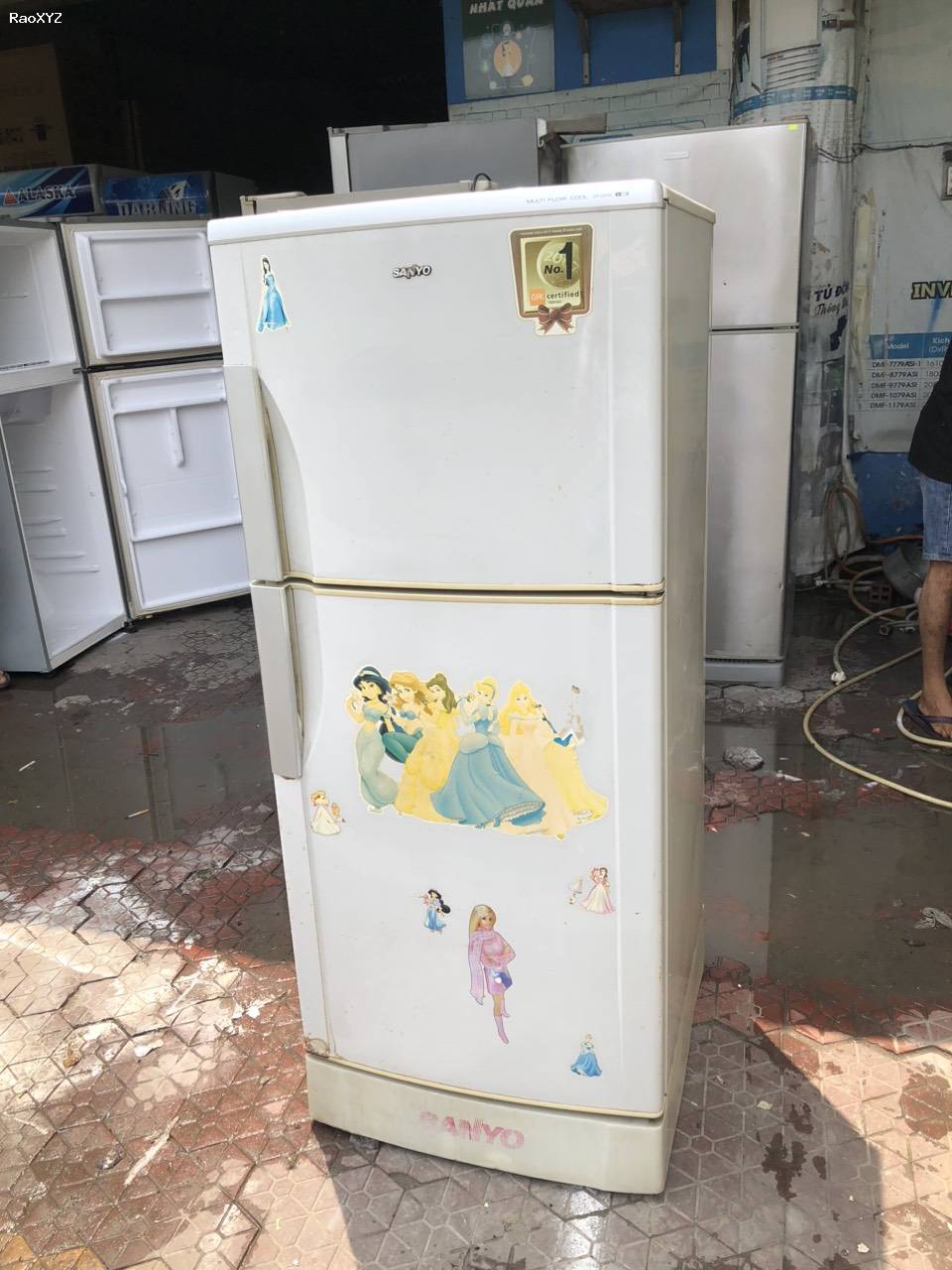 Tủ lạnh Sanyo 200lit không bám tuyết giá tốt