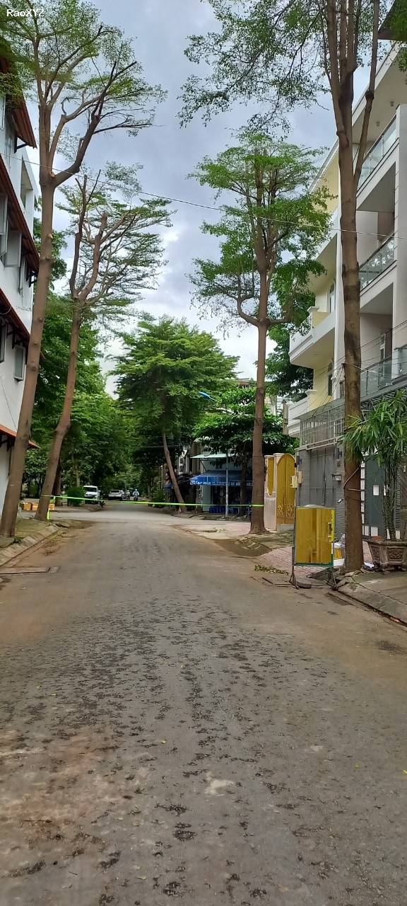 Bán nhà ngang 5m bề thế ngay Đại học Văn Lang - Đặng Thùy Trâm p13 Bình Thạnh, 70m2, 4 tầng đúc