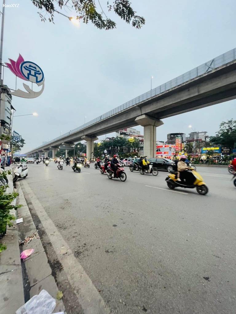 Mặt Phố Nguyễn Trãi Vỉa hè rộng kinh doanh 117m . 5 tầng thang máy 16,2 tỷ