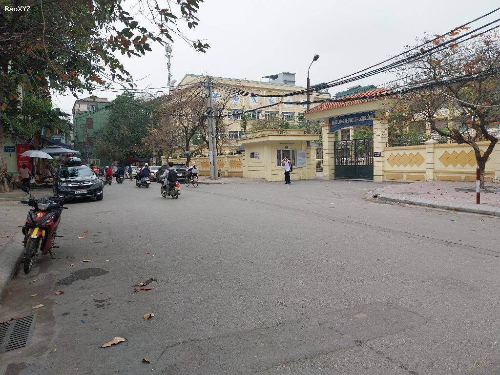 Bán nhà phân lô Nguyễn Xiển, mặt tiền rộng, ngõ thông, ô tô vào nhà