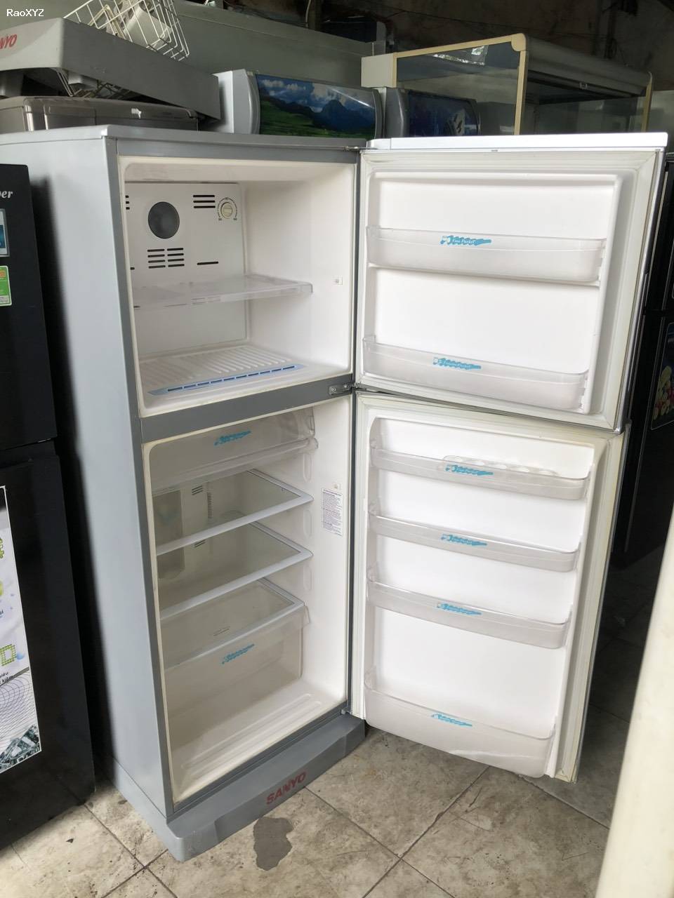 Tủ lạnh Sanyo 230lit không bám tuyết giá tốt
