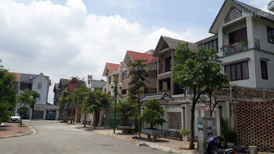 Bán biệt thự bán đảo Linh Đàm 256m2, mặt đường Nguyễn Duy Trinh siêu vip, nội thất đẹp, SĐCC