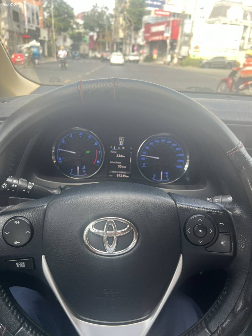 Cần bán nhanh Toyota Corolla Altis 2018 bản 1.8E số tự động