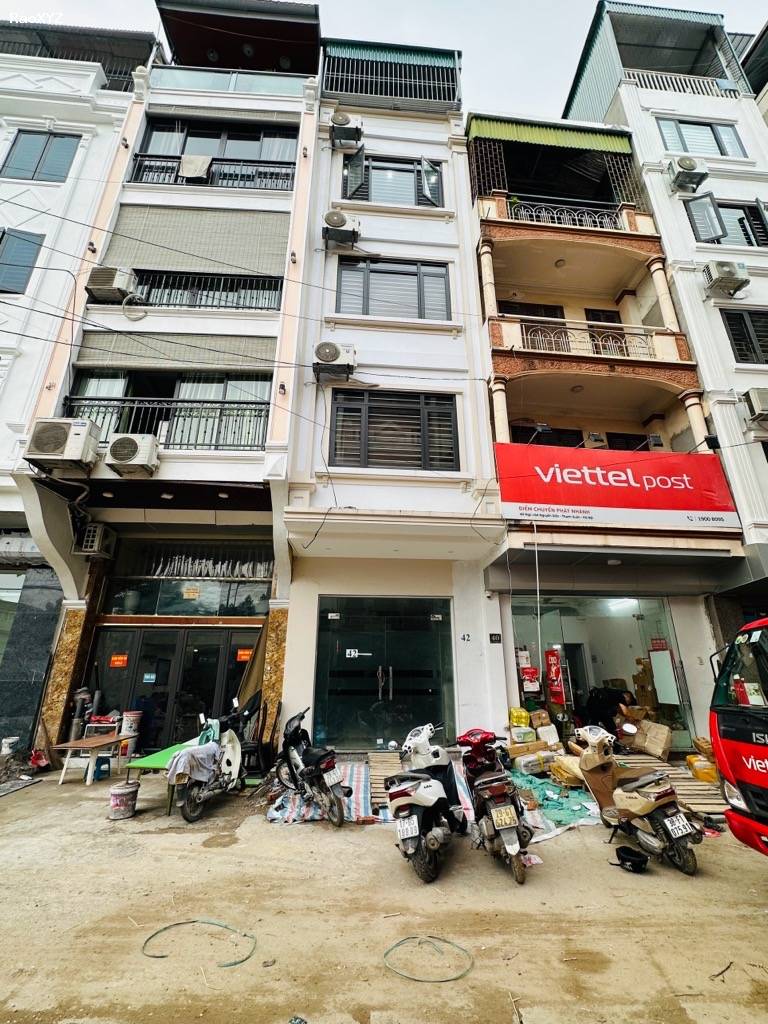 Chính chủ người nhà tôi bán nhà mặt đường Nguyễn Xiển 46m + 5 tầng + 3,8m mặt tiền 16,2 tỷ