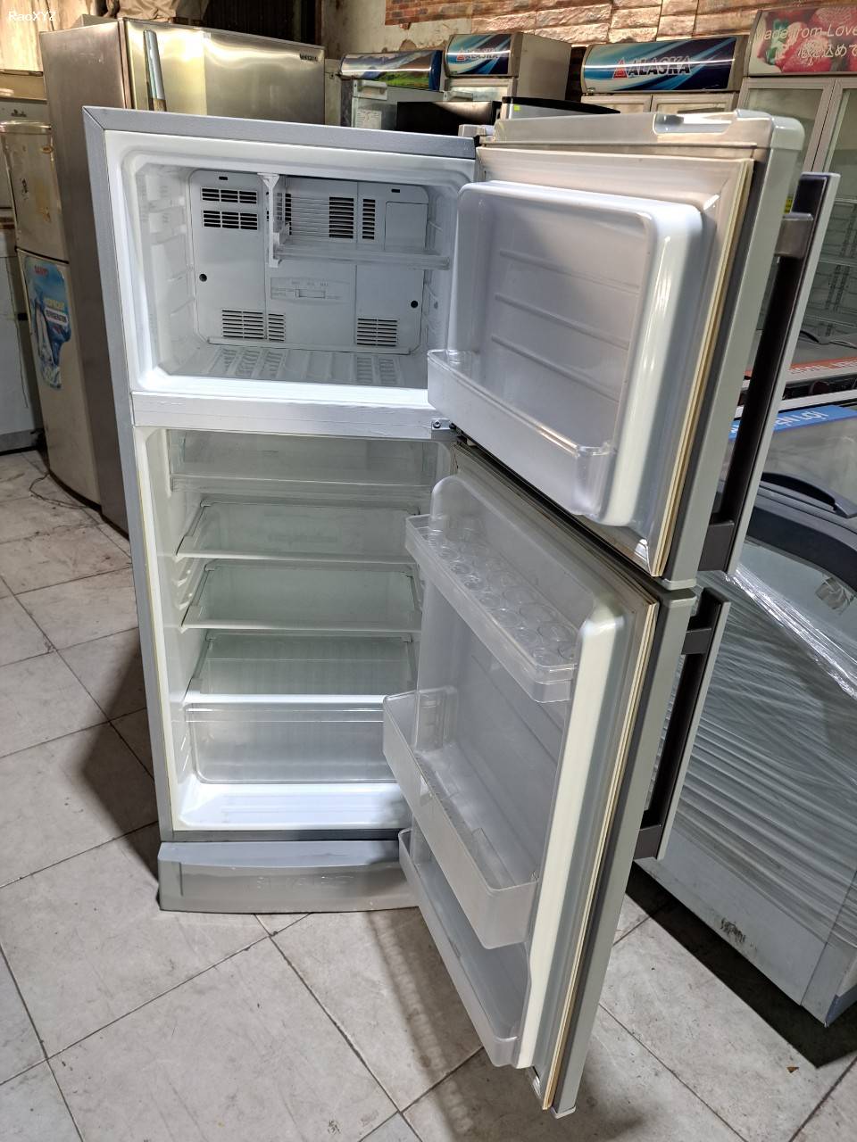 Tủ lạnh Sharp 180lit lanh tốt