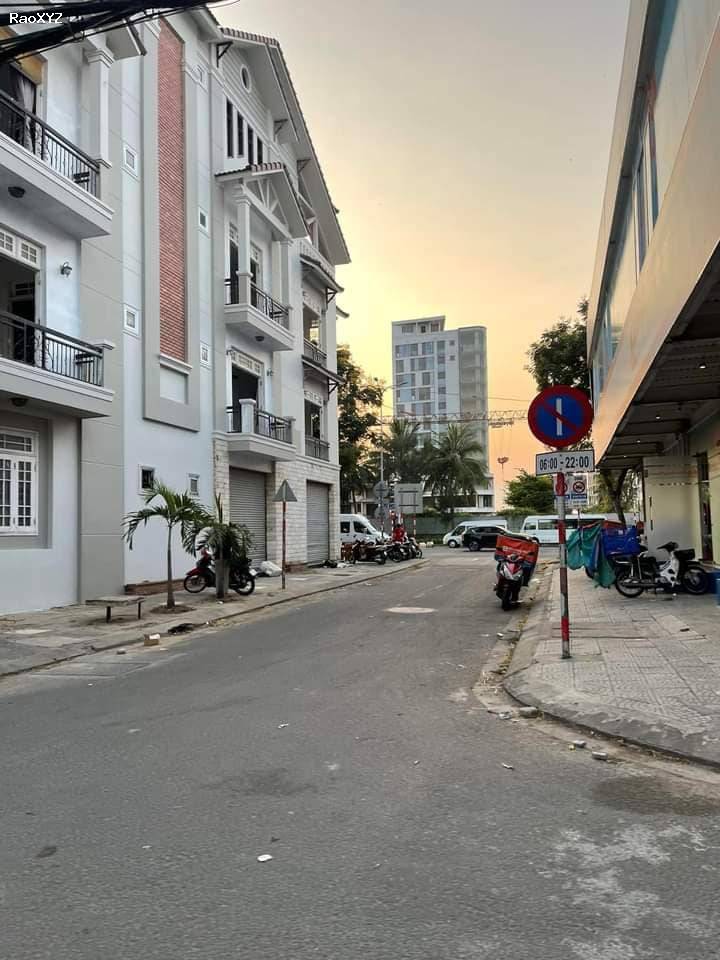 #  Nhà sát Nguyễn Tất Thành Bắc Đẩu, Góc, nhìn thấy đường, gồm 3 căn nhà, Ở + cho thuê