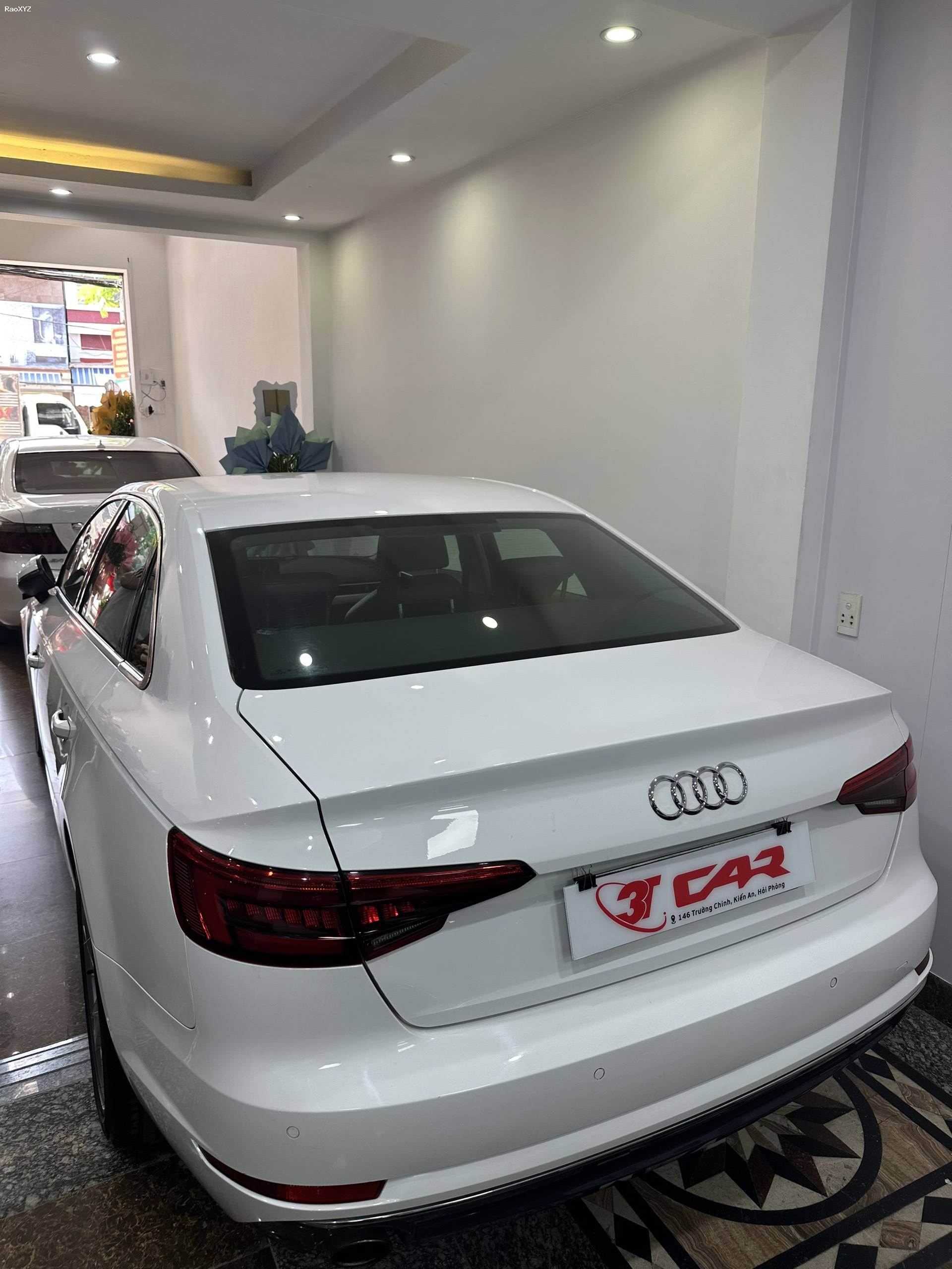 Audi A4 facelift sản xuất 2016 mầu trắng nội thất đen.