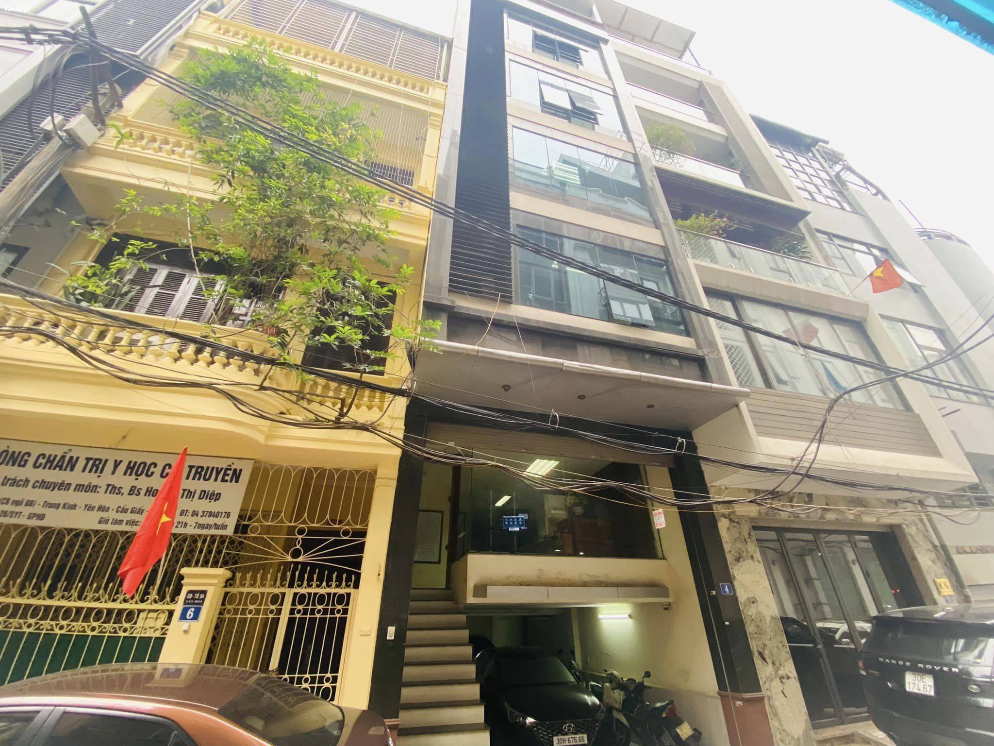 Bán nhanh nhà phố Nguyễn Đình Hoàn, ngõ rộng, mặt tiền 5.54m giá 17.5 tỷ