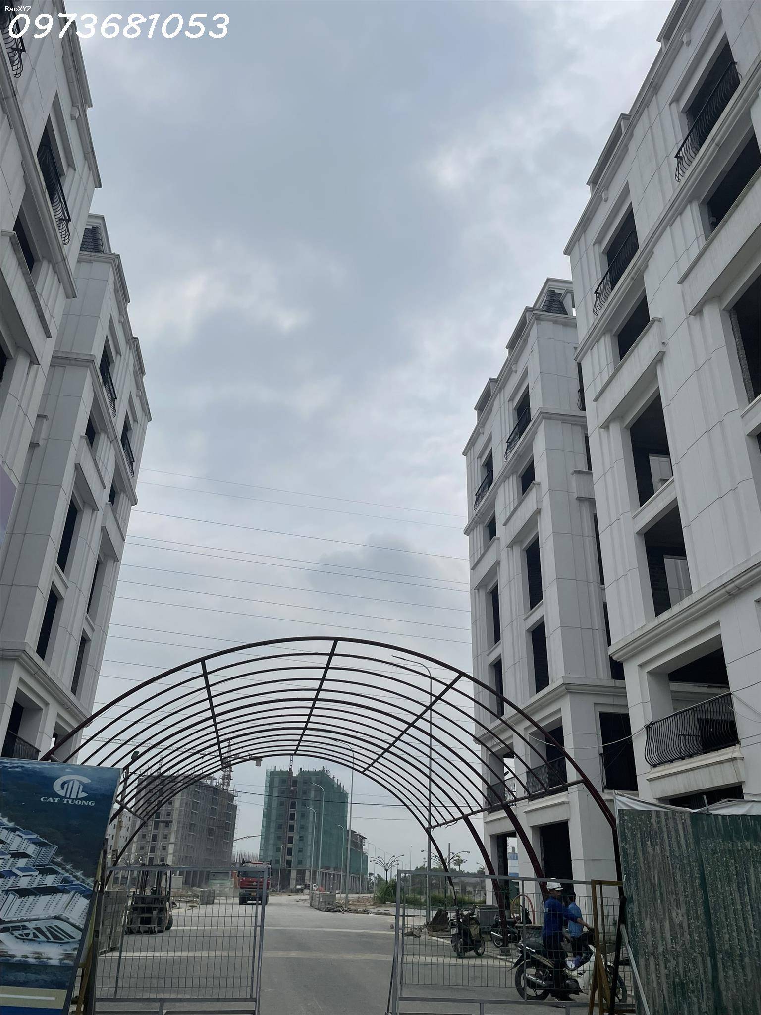 Bán nhà 6 tầng mặt đường 42m nối 2 khu công nghiệp Yên Phong kinh doanh được ngay