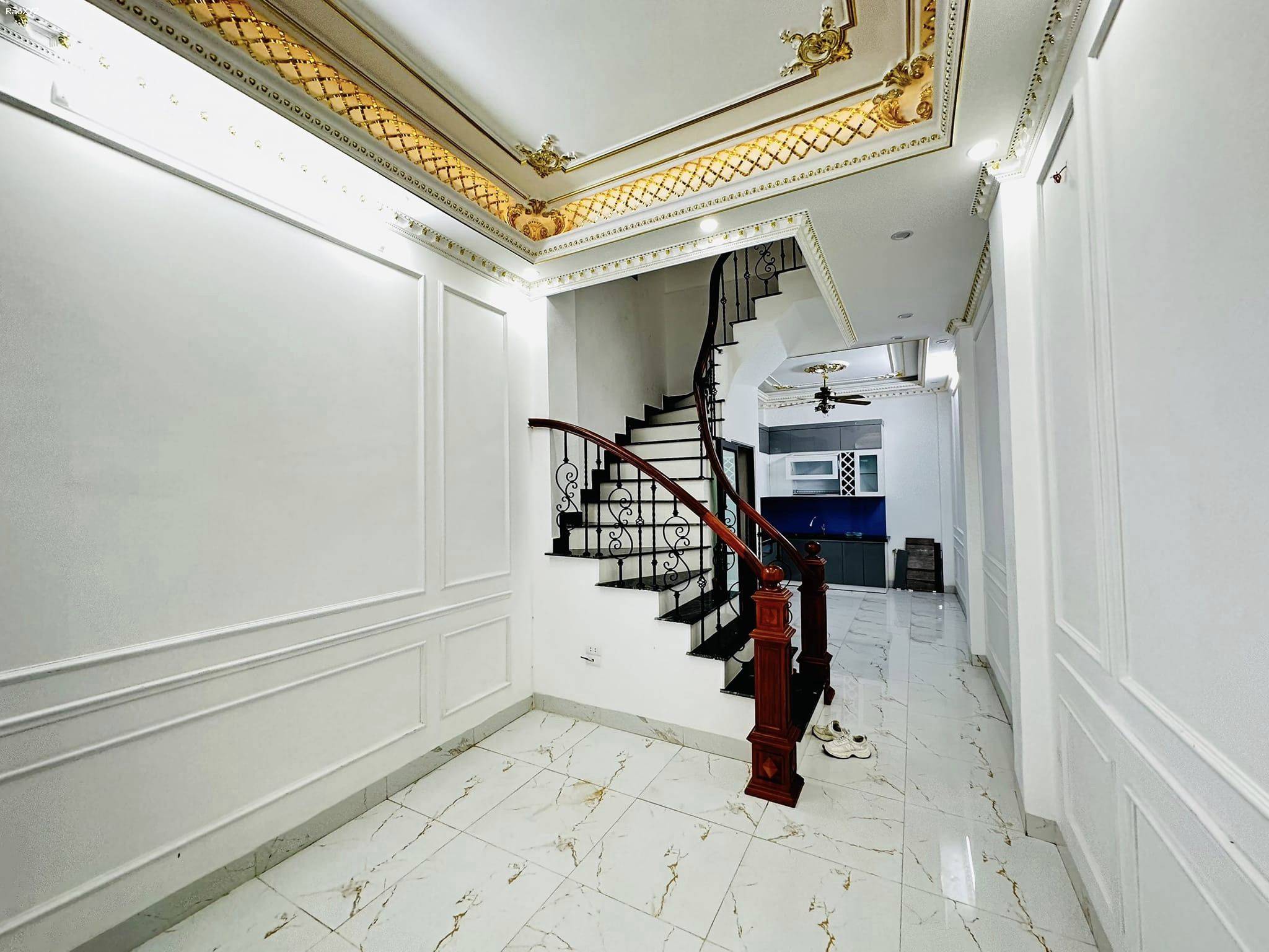 Bán Nhà Ngõ Văn Hương 35m2 x 5 tầng, tổng 7 phòng ngủ rất phù hợp cho Đại Gia Đình ở, nhà mới về sẵn ở, giá 7,45 tỷ có thương lượng