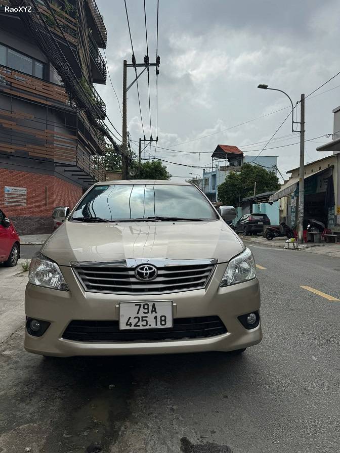 Bán xe Toyota innova 2.0E MT - 2013 - Giá 295 triệu .